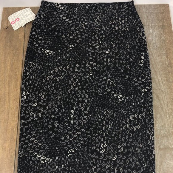 LULAROE CASSIE SIZE S‎ (NWT) - Picture 1 of 2